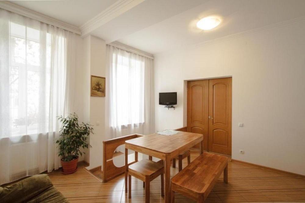 Апартаменти На Площі Митній Lviv Extérieur photo